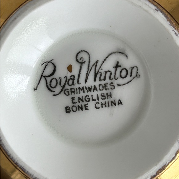 Royal Winton Grimwades Gold Lustre Tea Cup and Saucer - Picture 8 of 9